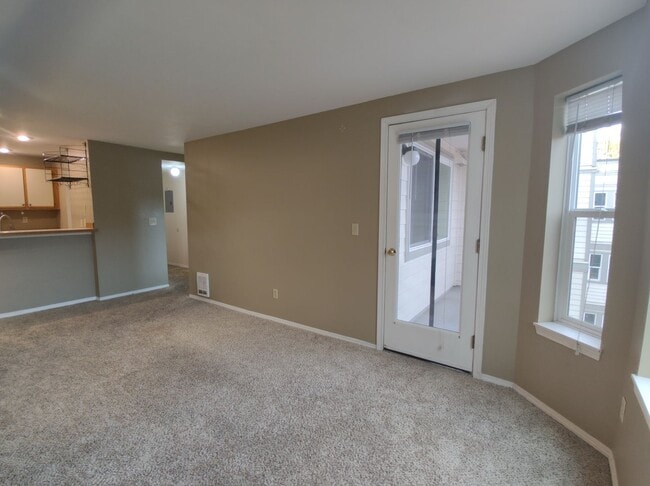 Building Photo - Well-Maintained 1BR Condo Near North Seattle College with Parking & Storage