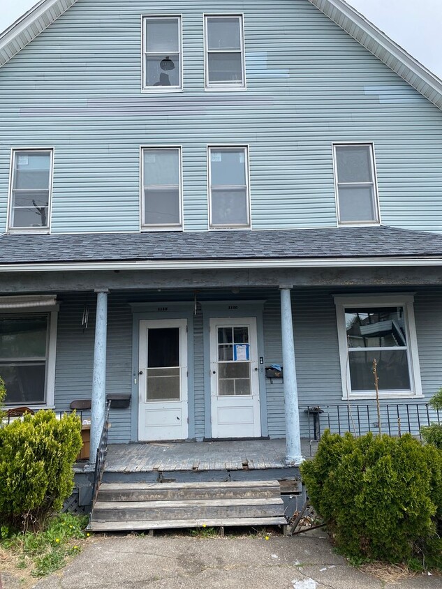 Primary Photo - 1110-1112 Rock Street