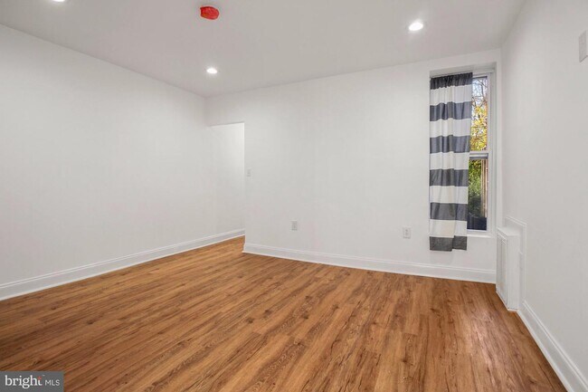 Building Photo - 1818 Ashburton St