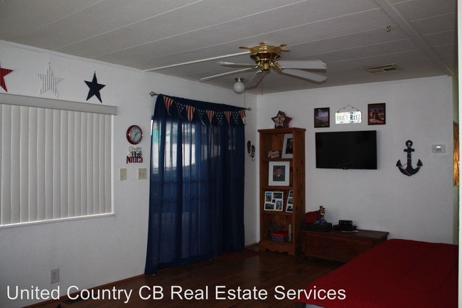 Building Photo - 315 E Riverfront Dr