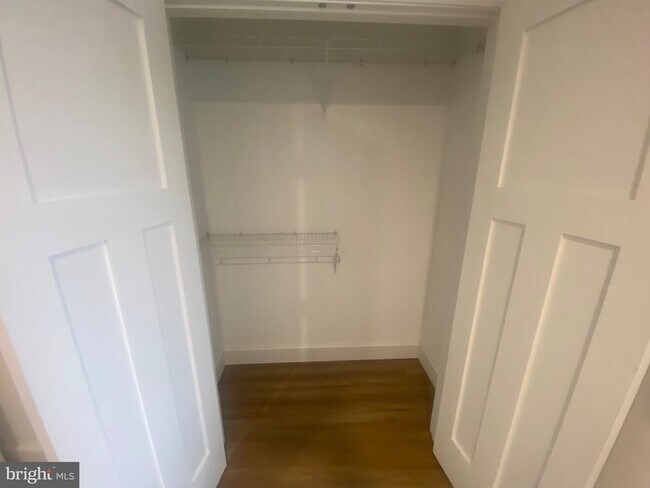 Foto del edificio - 1087 Mt Tom Rd