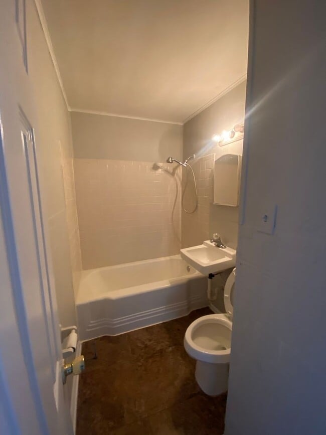 Building Photo - 4bdrm 1bath Home in Millington