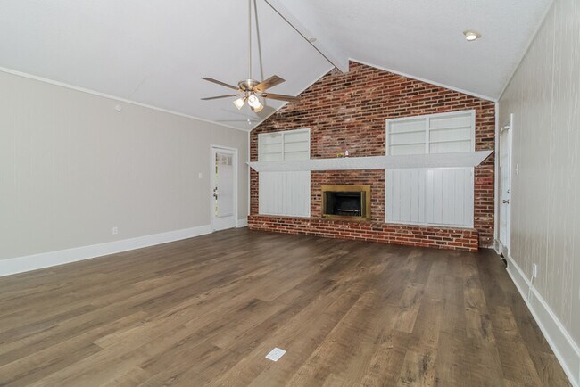 Building Photo - 3 Bedroom with Front Porch