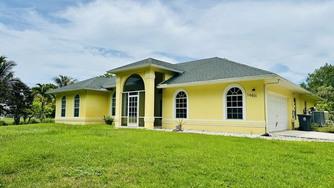 Foto del edificio - 16611 68th St N