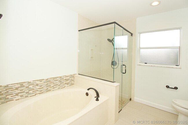 Building Photo - 896 Rose Ct