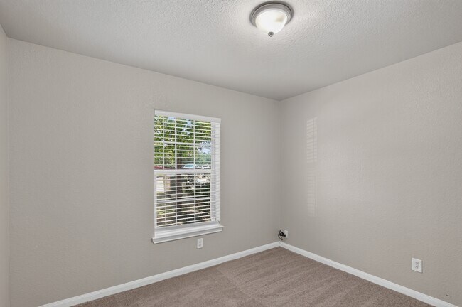 Building Photo - 6531 Luckey Sq