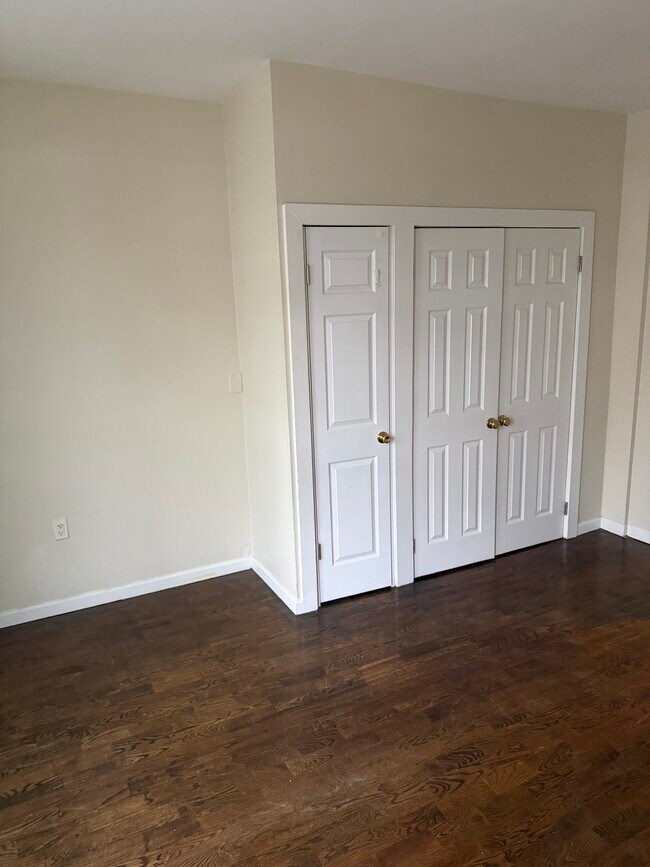 Foto del edificio - 422 Jelliff Ave