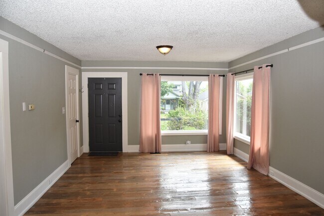 Foto del edificio - Charming Lincoln District 3 Bedroom 2 Bath...