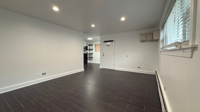 Foto del edificio - 2232 N River Rd