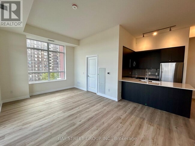 Photo du bâtiment - 3270 Sheppard Ave E