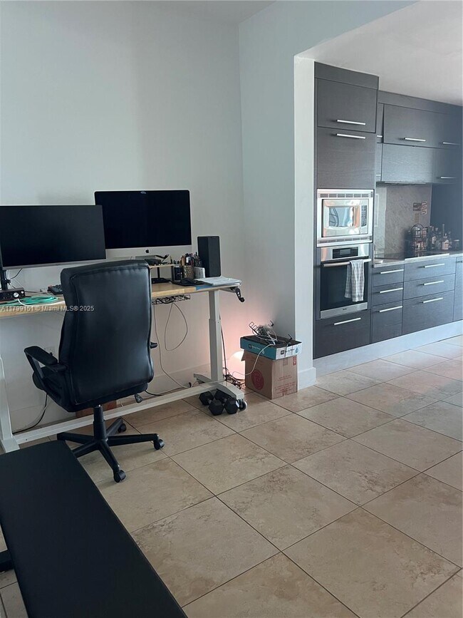 Building Photo - 900 Biscayne Blvd