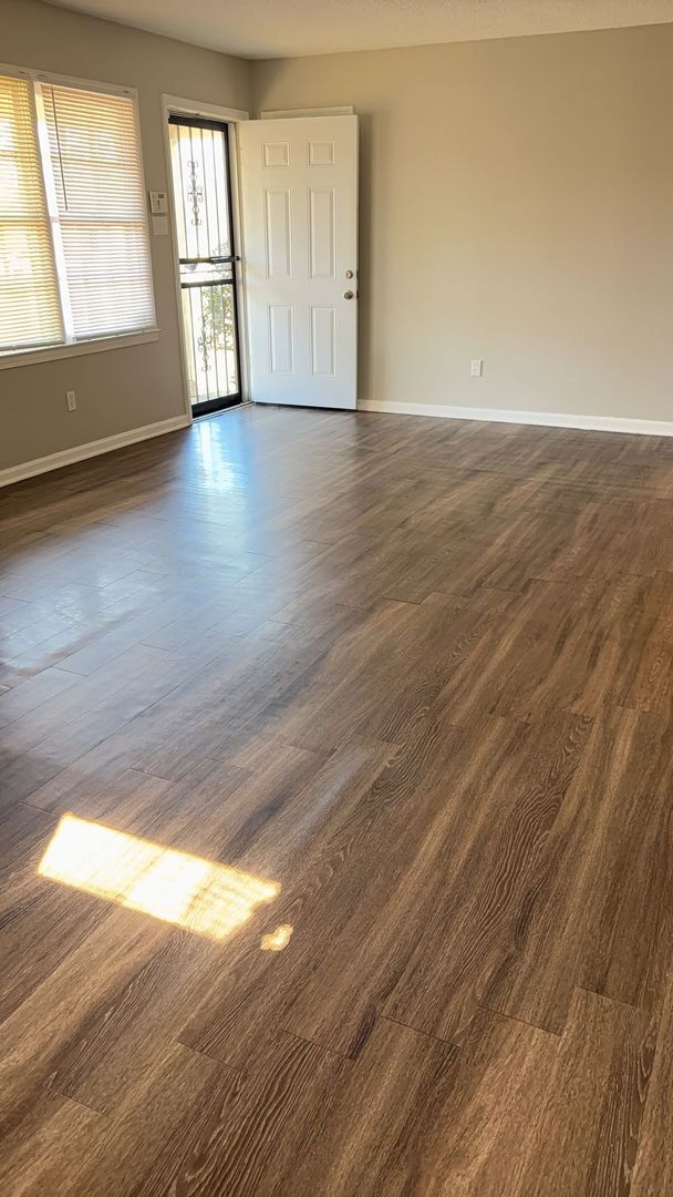 Building Photo - Well Maintained 3 bedroom 1 bath Home - Open To Section 8