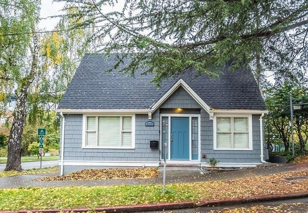 Foto principal - U District - Beautiful 2 Bed / 2 Bath Town...