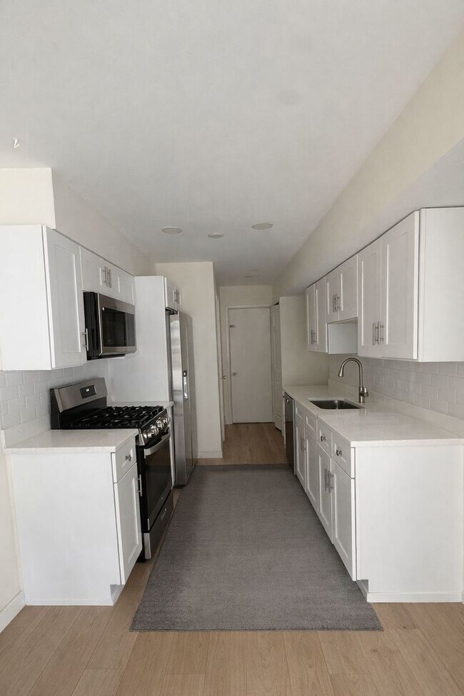 Foto del edificio - 463 Kennedy Pl