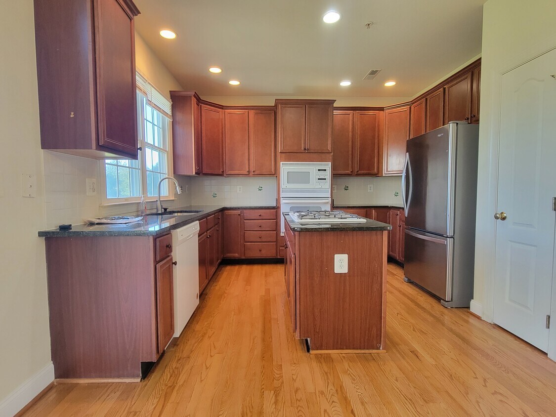 Foto principal - 18403 Polynesian Ln