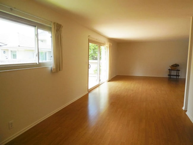 Building Photo - 5920 Encina Rd