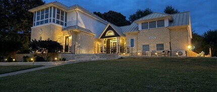 Building Photo - 1500 Bayou Blvd