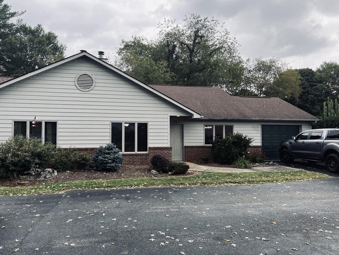 25 Papoose Ln, Canton, NC 28716 House Rental in Canton, NC