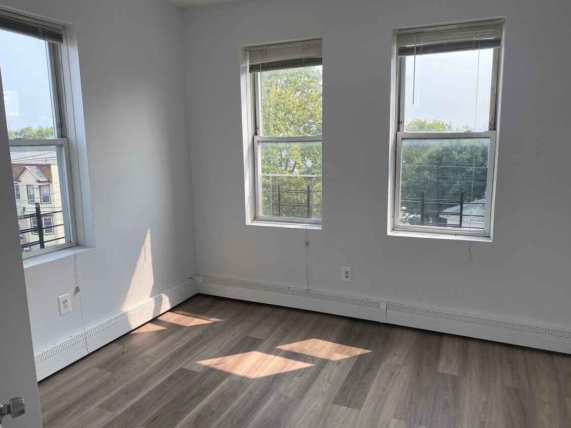 93 Fairview Ave