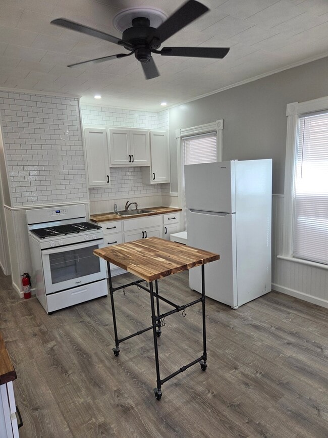 Foto del edificio - 58 Rensselaer Ave