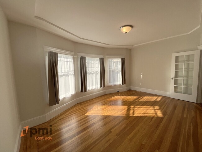 Building Photo - ON HOLD WHILE WE PROCESS APPLICATIONS. STAY TUNED.  - - Charming 2br in Lower Pacific Heights - B...