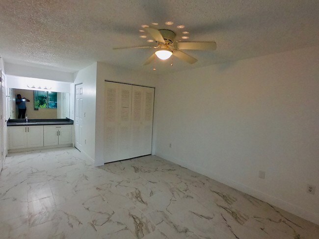Foto del edificio - 3880 Lyons Rd
