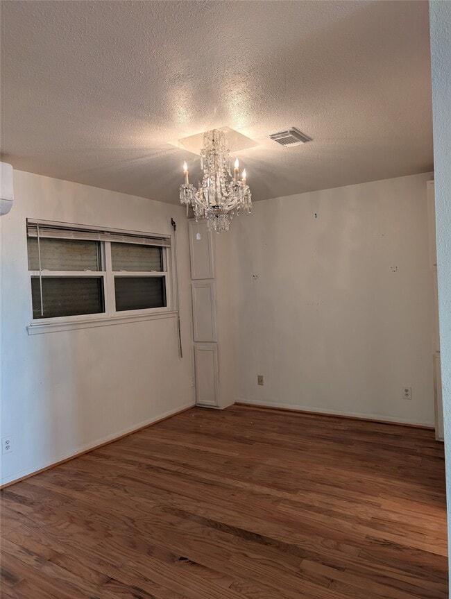 Building Photo - 8402 Seawall Blvd