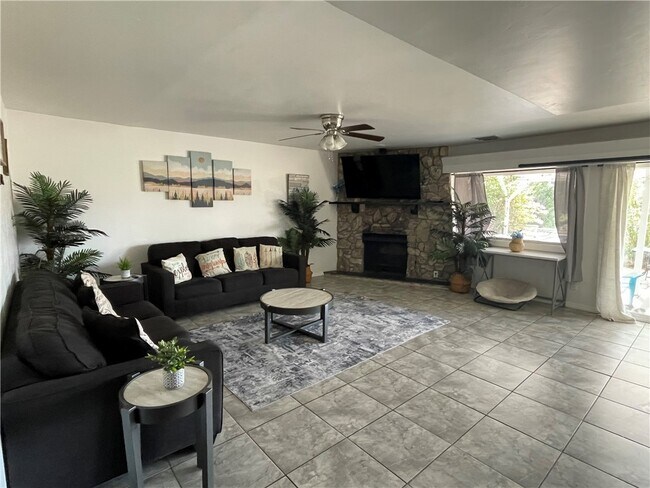 Foto del edificio - 2677 Country Club Dr