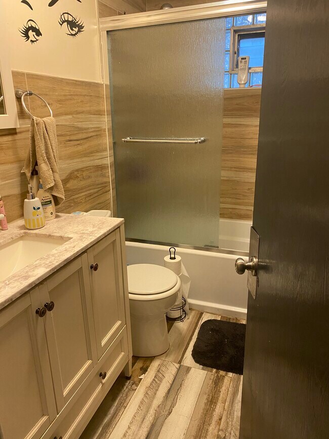 Building Photo - 3647 N Wayne Ave