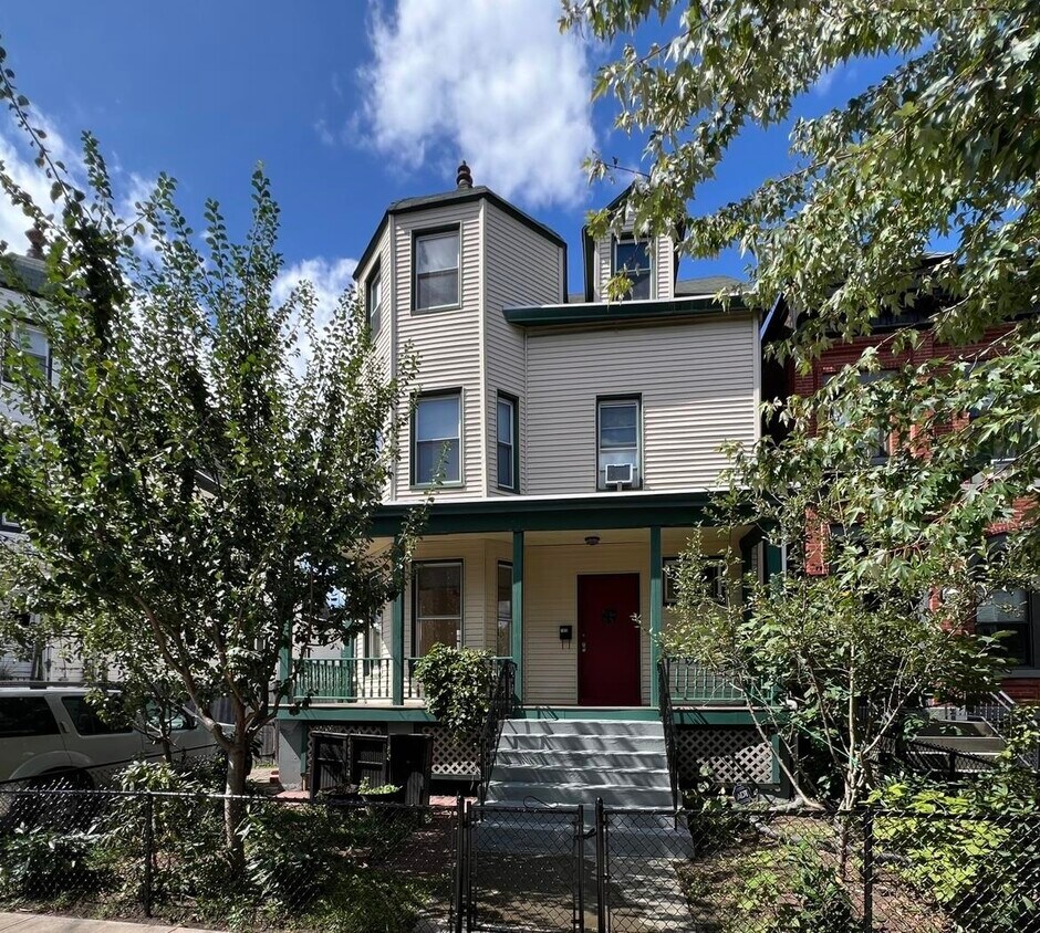 Primary Photo - 285 Pacific Ave