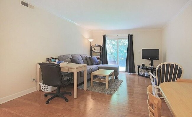 Building Photo - 1513 E Franklin St