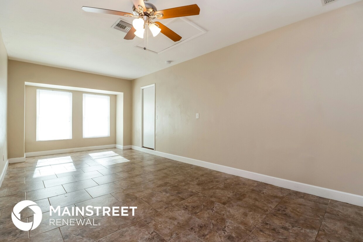 Foto principal - 18689 Miami Blvd
