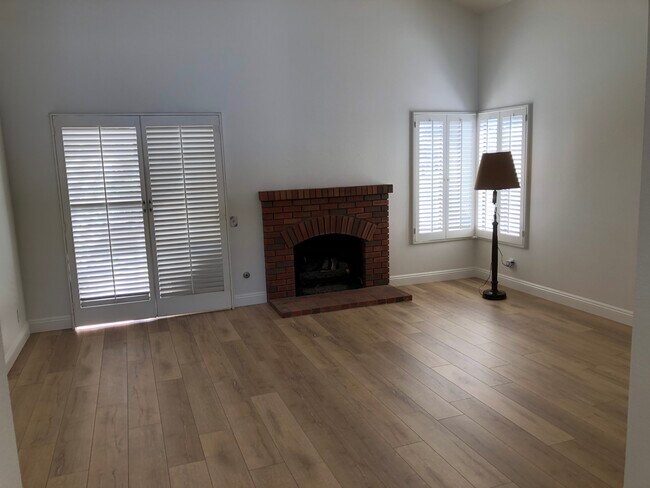Building Photo - 32842 Leah Dr
