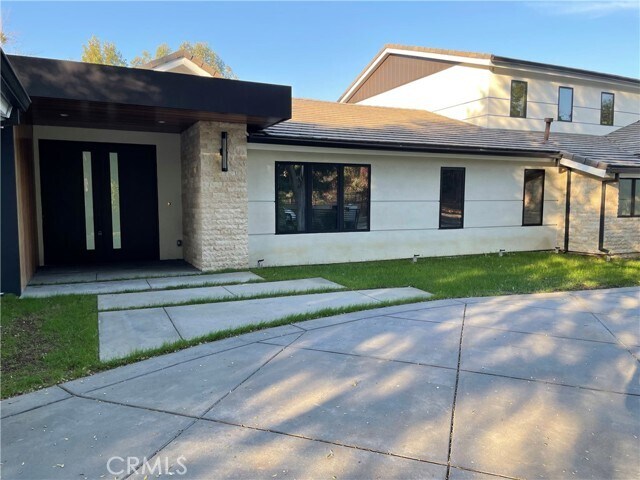 Building Photo - 5201 E Crescent Dr