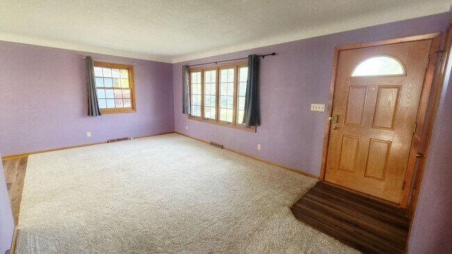 Foto del edificio - Charming 3-Bedroom Home in Prime Ankeny Location with Spacious Backyard & Modern Upgrades