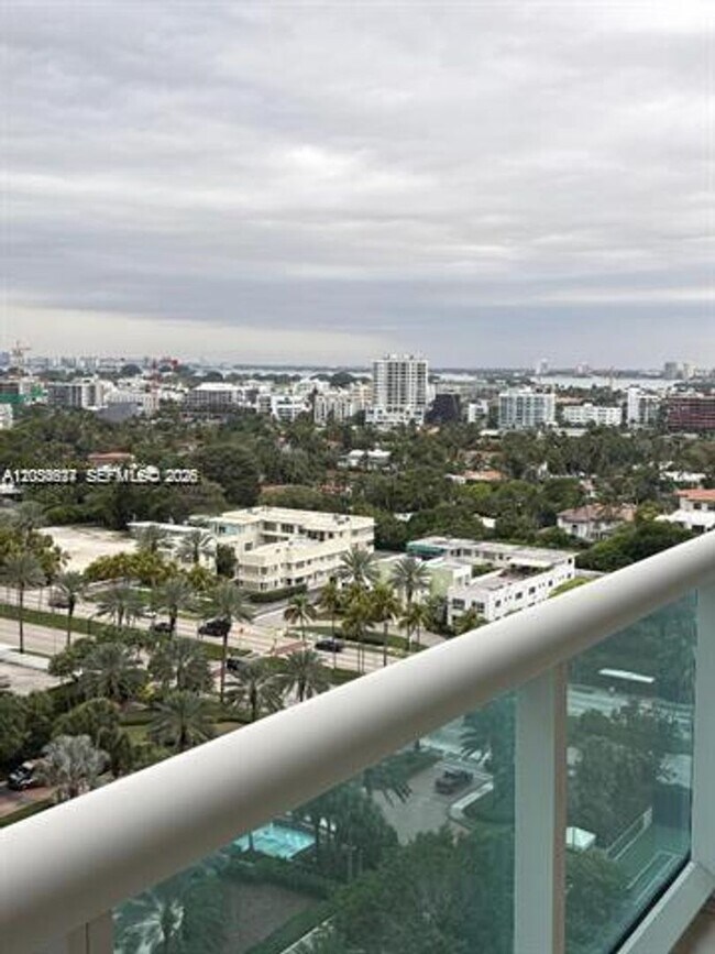 Foto del edificio - 10101 Collins Ave