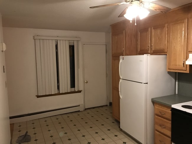 Foto del edificio - 135 New Britain Ave