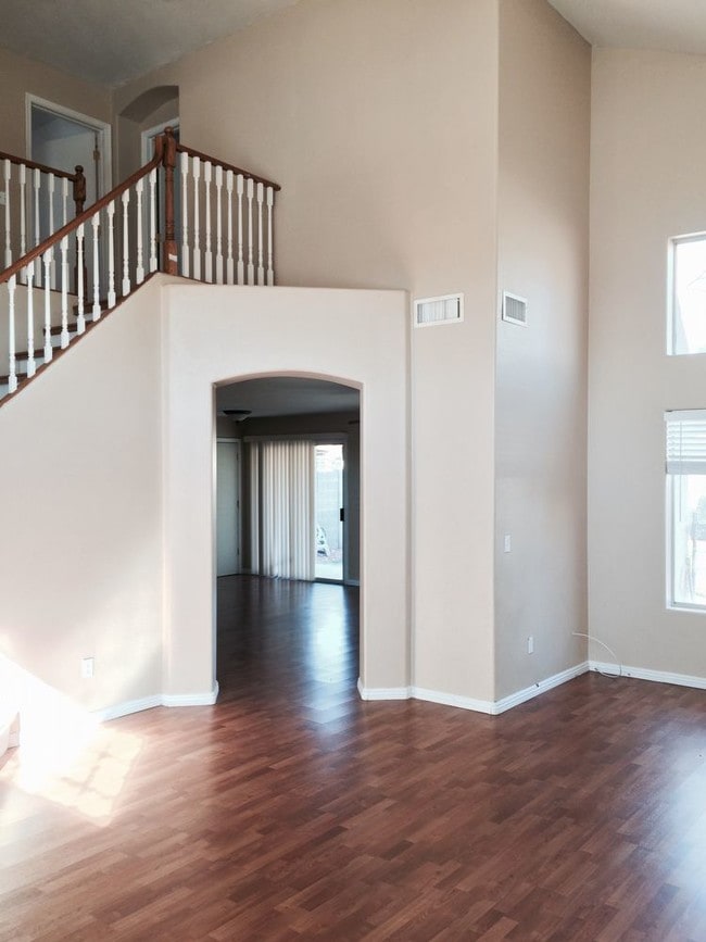 Building Photo - Beautiful Home 4 bed./ 2.5 bath. Chandler 852