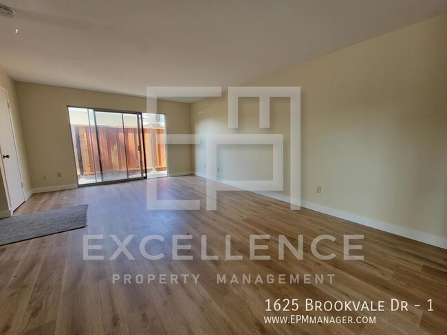 Building Photo - 1625 Brookvale Dr