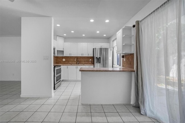 Building Photo - 601 SW 64th Pky