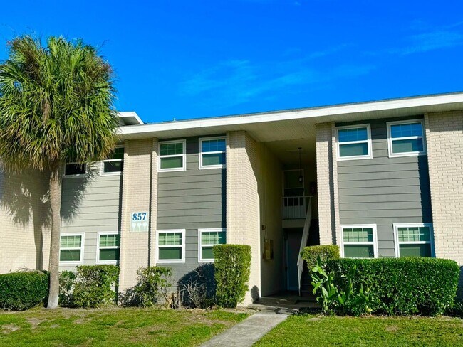 Building Photo - Condo Las Palmas