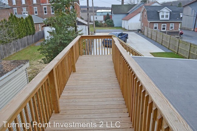 Building Photo - 108 W Main St