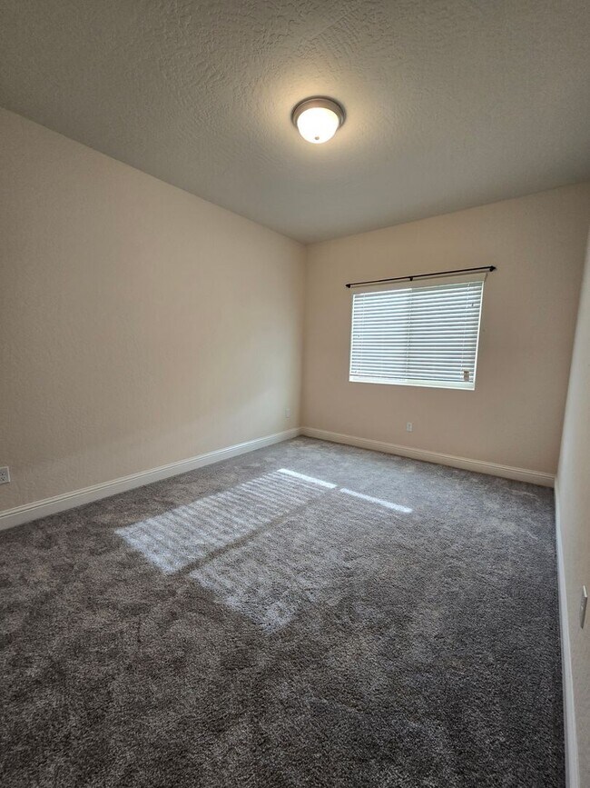 Foto del edificio - 3 Bed / 2 Bath