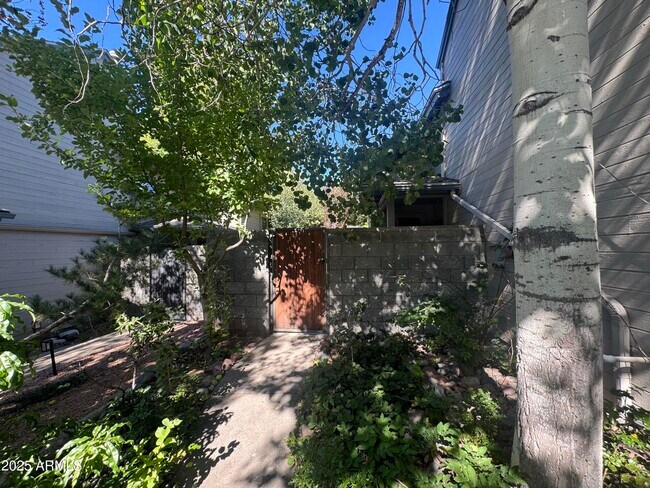 Foto del edificio - 4170 E Spring Meadows Cir