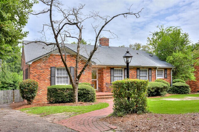 Building Photo - 3007 Lake Forest Dr