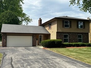 Building Photo - 2215 De Carlin Dr