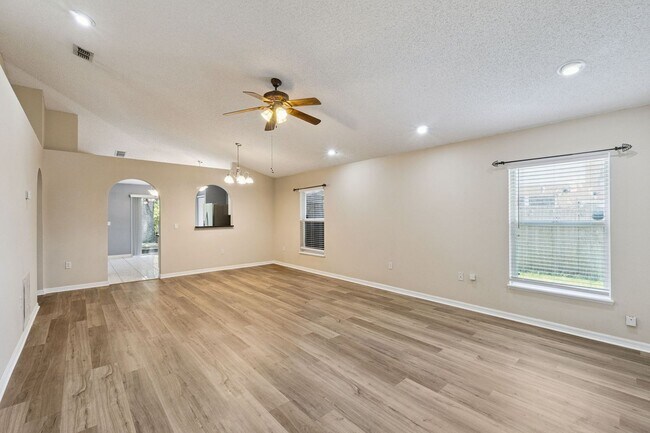 Building Photo - 3308 Erskine Dr