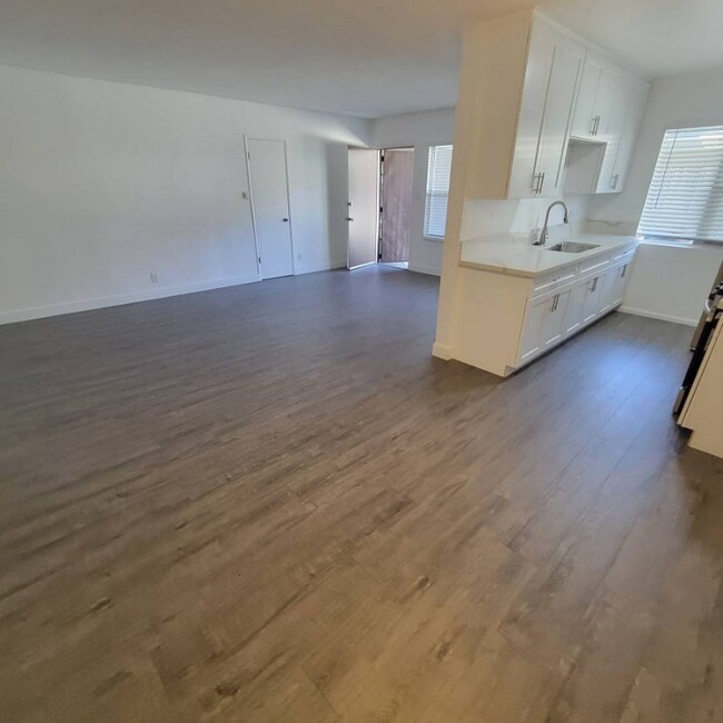 Foto del edificio - 3956 Stevely Ave