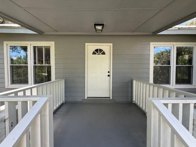 Building Photo - 107 Screven St
