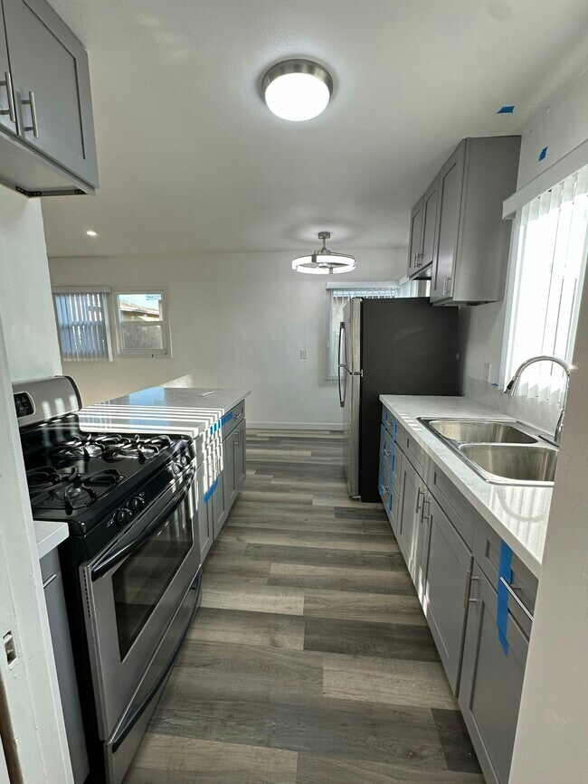 Foto del edificio - 7944 Comstock Ave